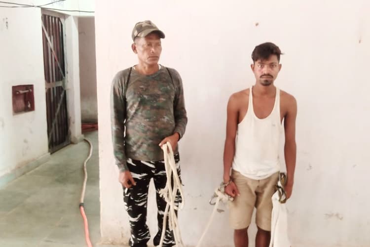 Jharkhand News: पीएलएफआई का पूर्व सदस्य रिंकू साहू देसी कट्टे के साथ गिरफ्तार, कई मामलों में था वांछित