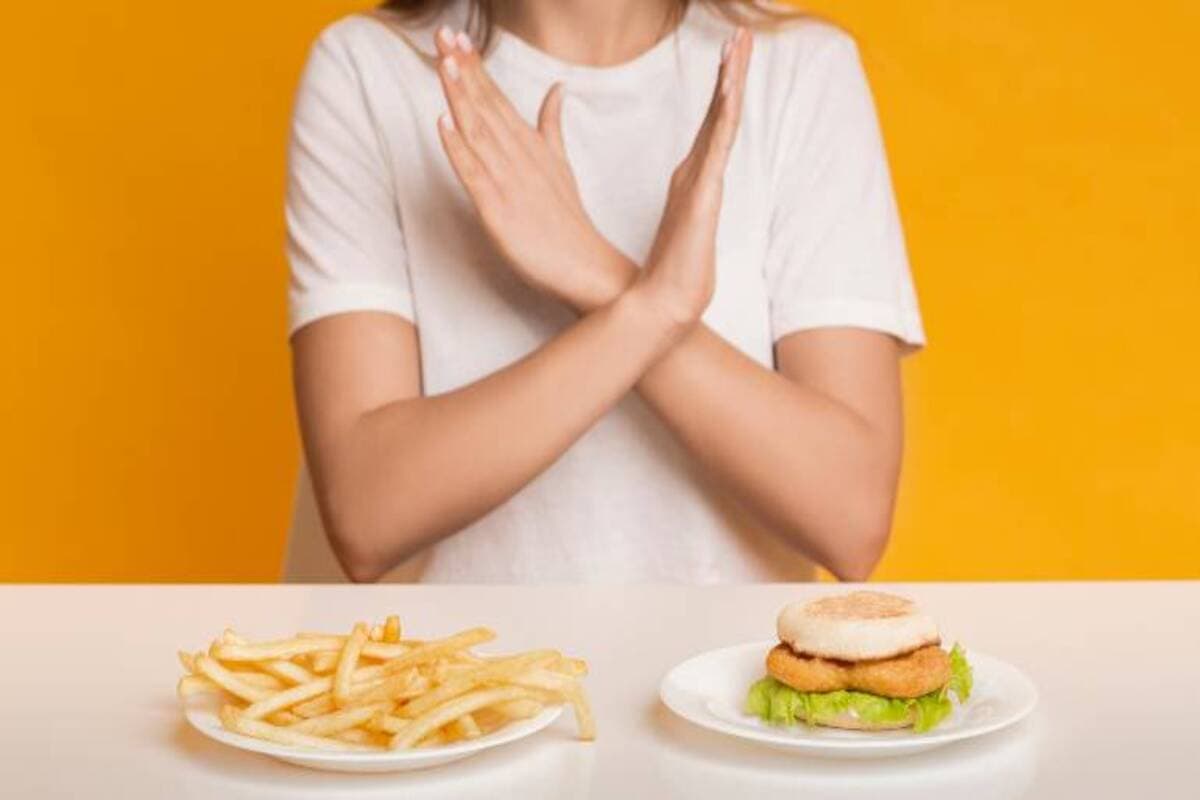 Junk Food in Periods : рдкреАрд░рд┐рдпрдбреНрд╕ рдореЗрдВ рдЬрдВрдХ рдлреВрдб рдЦрд╛рдиреЗ рдХреЗ рдиреБрдХрд╕рд╛рди
