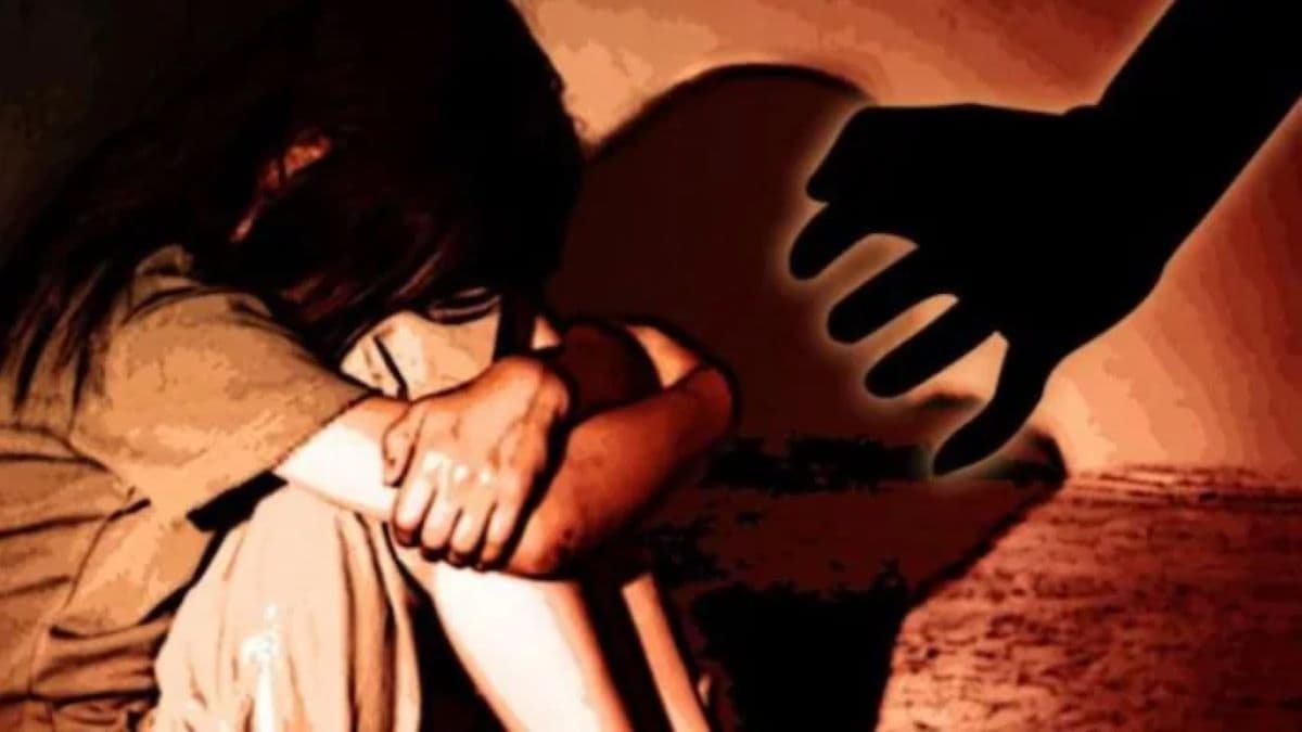 Bihar Crime: ब्वॉयफ्रेंड को दो ने पकड़ा, उसके सामने ही चार ने नाबालिग से किया दुष्कर्म, 36 घंटे के भीतर गिरफ्तार