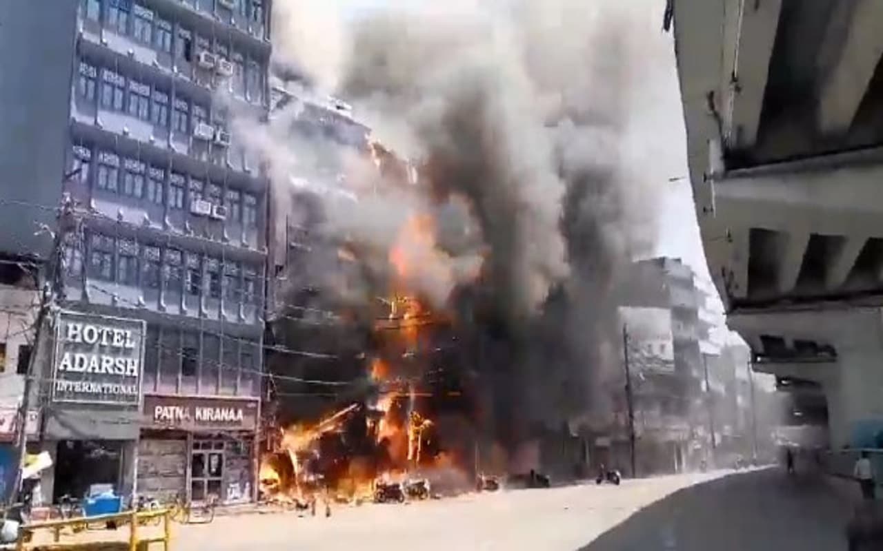 पाल होटल अग्निकांड: पटना में बेटे ने मां की मौत का फर्जी सर्टिफिकेट बनवाया, अमेरिका में किया 83 लाख का झूठा दावा
