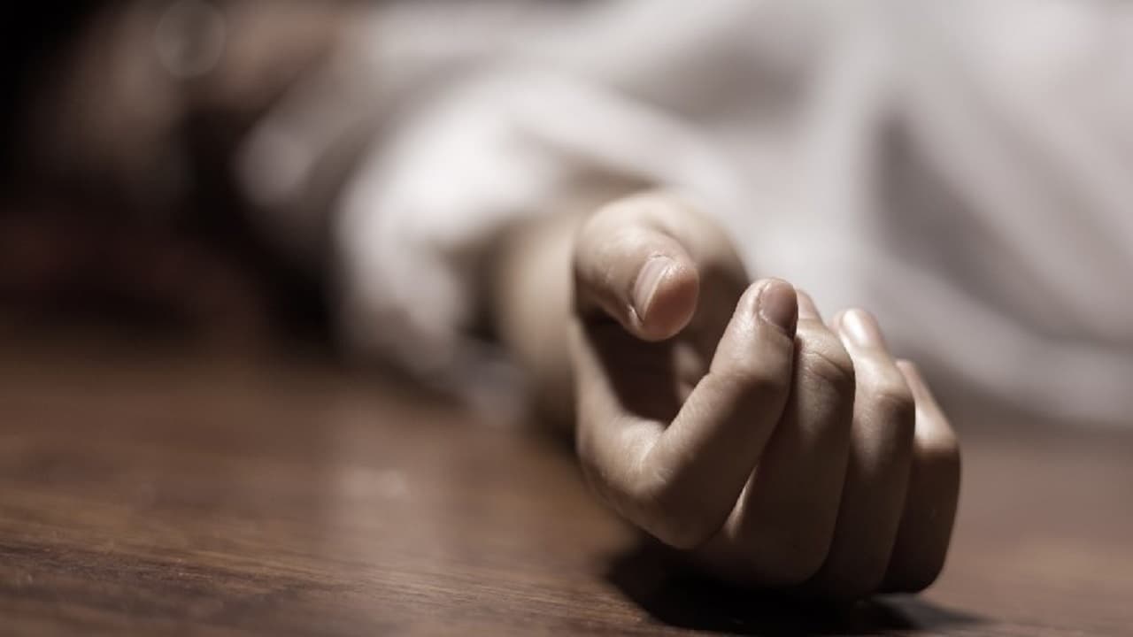 Bihar News: बेगूसराय में 2 गुटों के बीच हुई गोलीबारी, सिर में गोली लगने से रास्ते से गुजर बच्ची की मौत