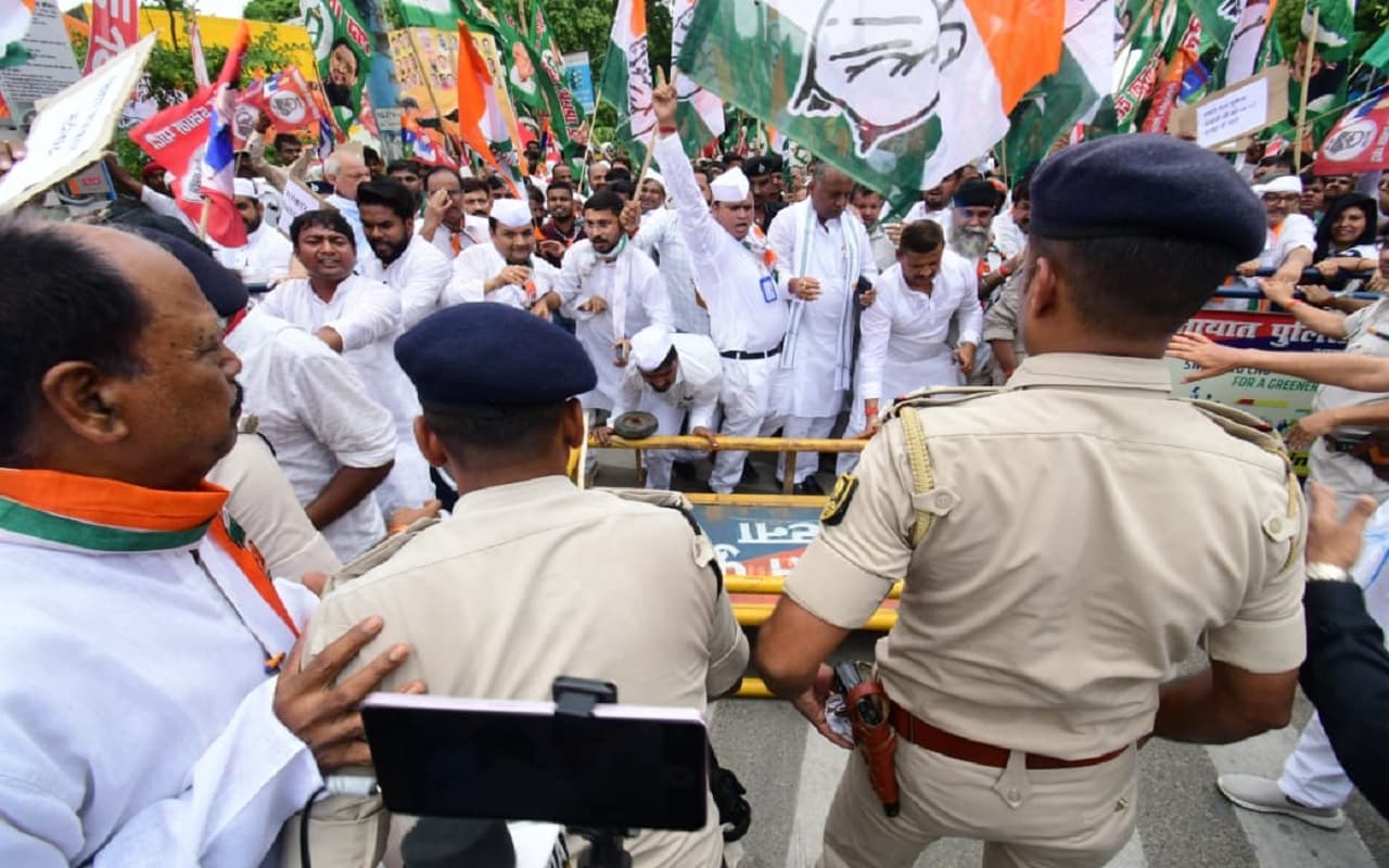 बिहार में अपराध के खिलाफ महागठबंधन ने किया प्रतिरोध मार्च, पटना में आमने-सामने हुए पुलिस और प्रदर्शनकारी