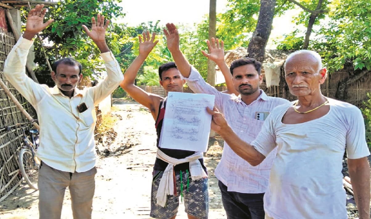 बिहार में फिर चोरी हुई सड़क! ग्रामीणों में आक्रोश का माहौल, आंदोलन की तैयारी