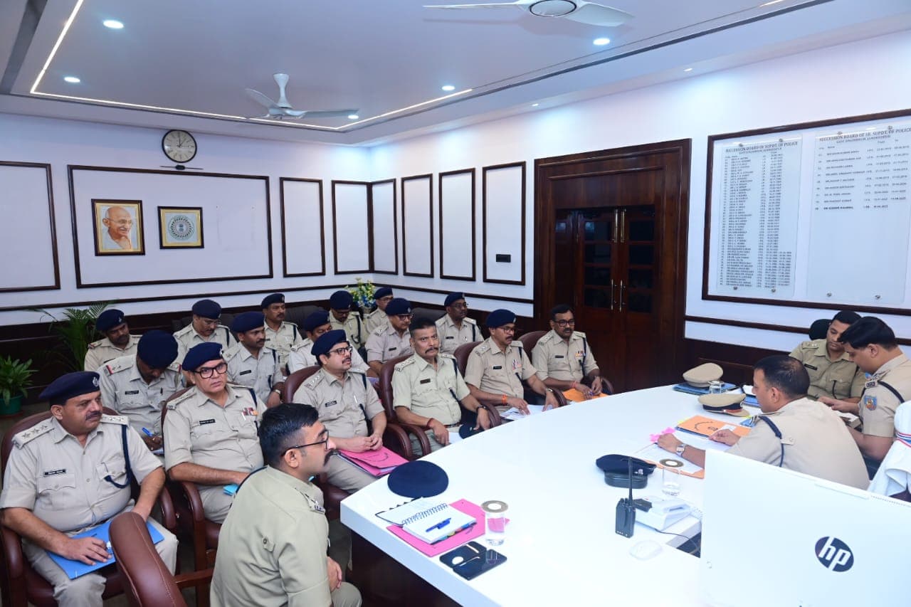 शहर में बढ़ी चोरी-छिनतई की घटनाओं पर लगाये लगाम, पोक्साे और एसटी-एससी केस का निष्पादन करे जल्द : जोनल आईजी