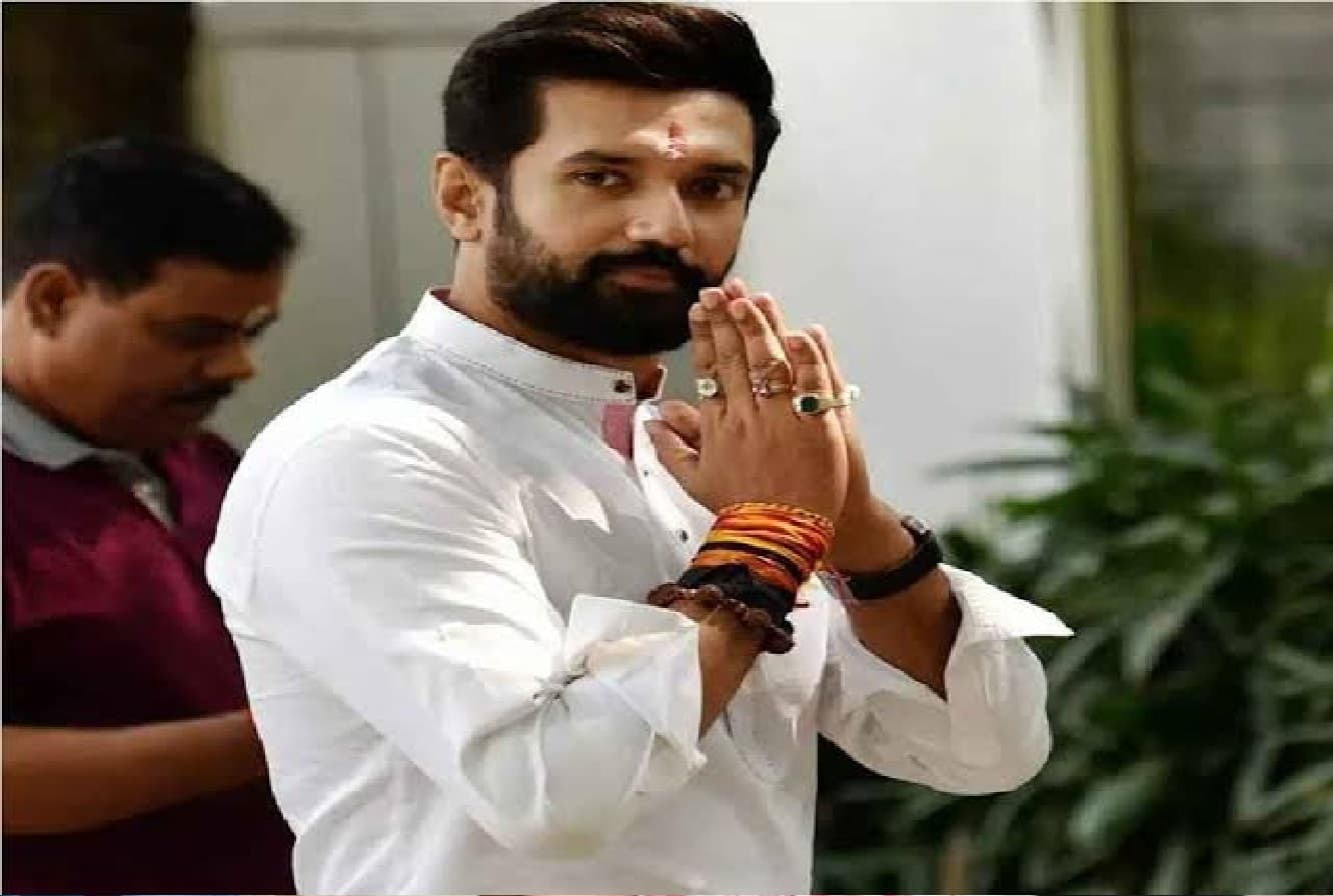 चिराग से जब महिला फैन ने कहा एक्सक्यूज मी सर…आई एम बिगेस्ट फैन, देखिए वीडियो फिर चिराग ने क्या कहा…
