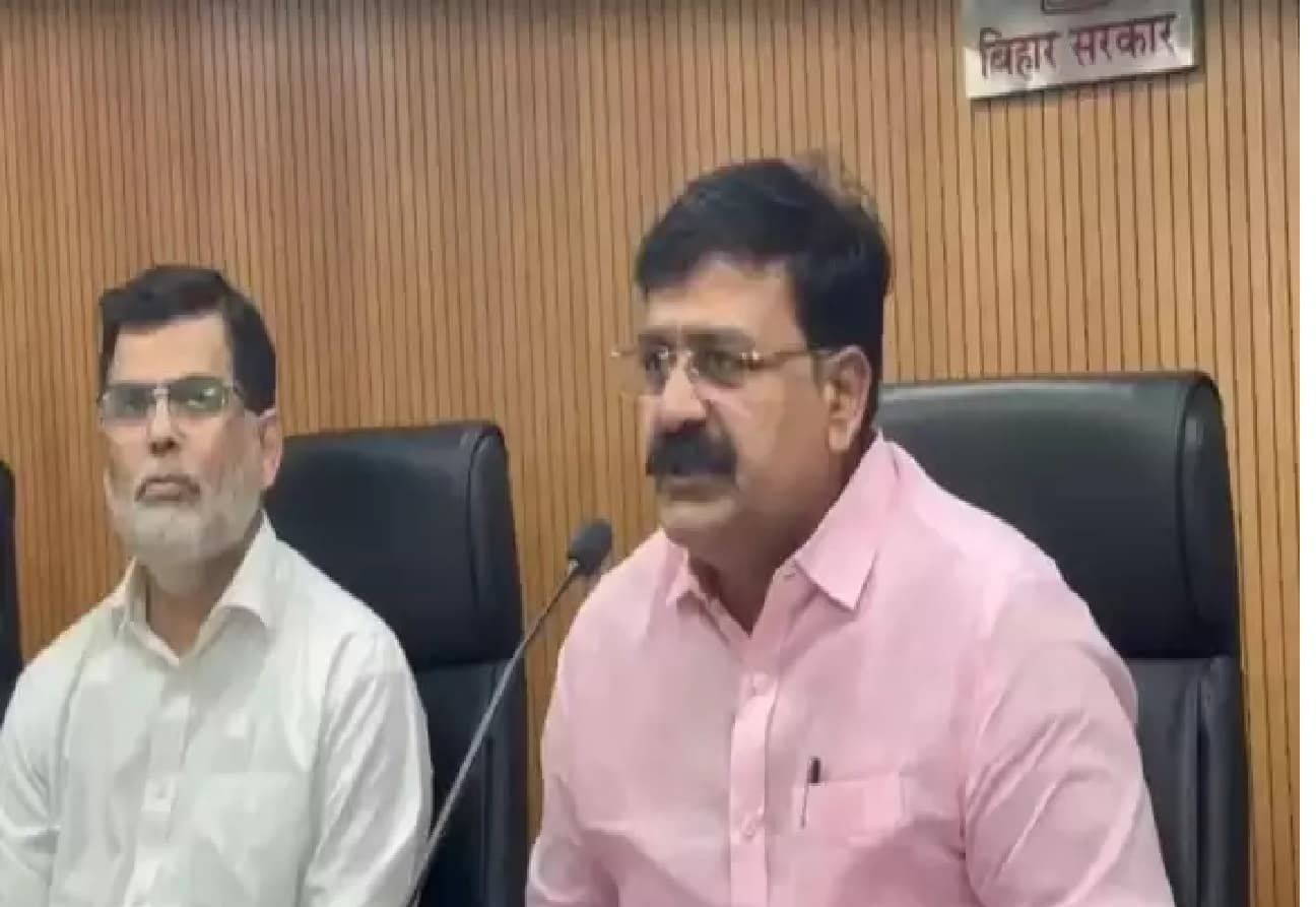 Bihar News: नीतीश के मंत्री का बड़ा ऐलान, अल्पसंख्यक आवासीय विद्यालय को लेकर कही ये बात… Bihar News: नीतीश के मंत्री का बड़ा ऐलान, अल्पसंख्यक आवासीय विद्यालय को लेकर कही ये बात…
