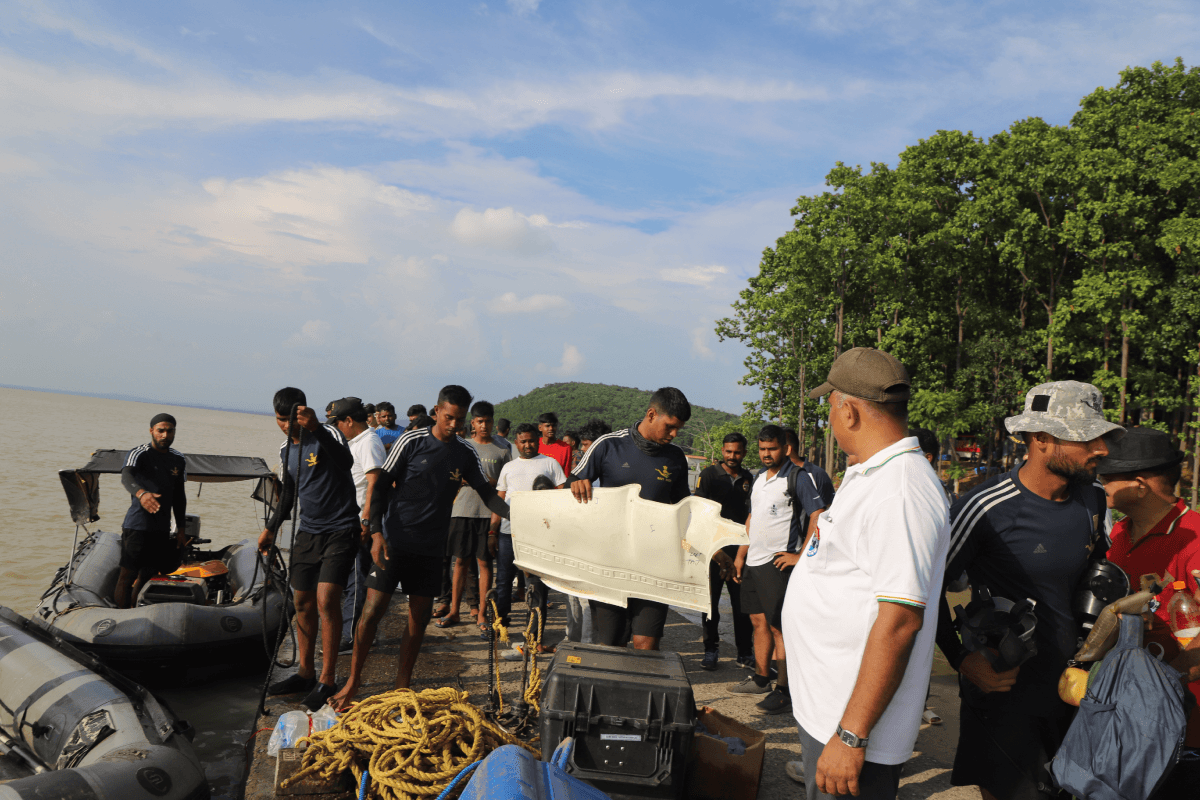 Jamshedpur Plane crash: विमान का मलबा ढूंढने में मिली नौसेना को सफलता, सोमवार को डैम से निकाला जाएगा दुर्घटनाग्रस्त विमान Jamshedpur Plane crash: विमान का मलबा ढूंढने में मिली नौसेना को सफलता, सोमवार को डैम से निकाला जाएगा दुर्घटनाग्रस्त विमान