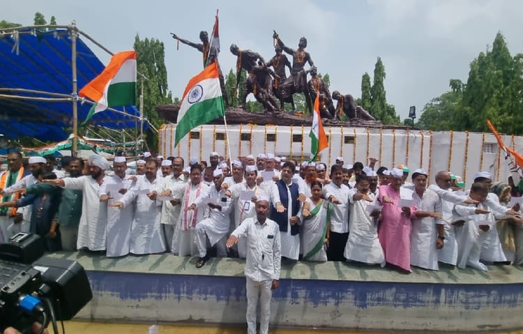 अगस्त क्रांति दिवस पर कांग्रेस ने निकाली तिरंगा यात्रा, देखिए वीडियो नीतीश को लेकर क्या कुछ कहा...