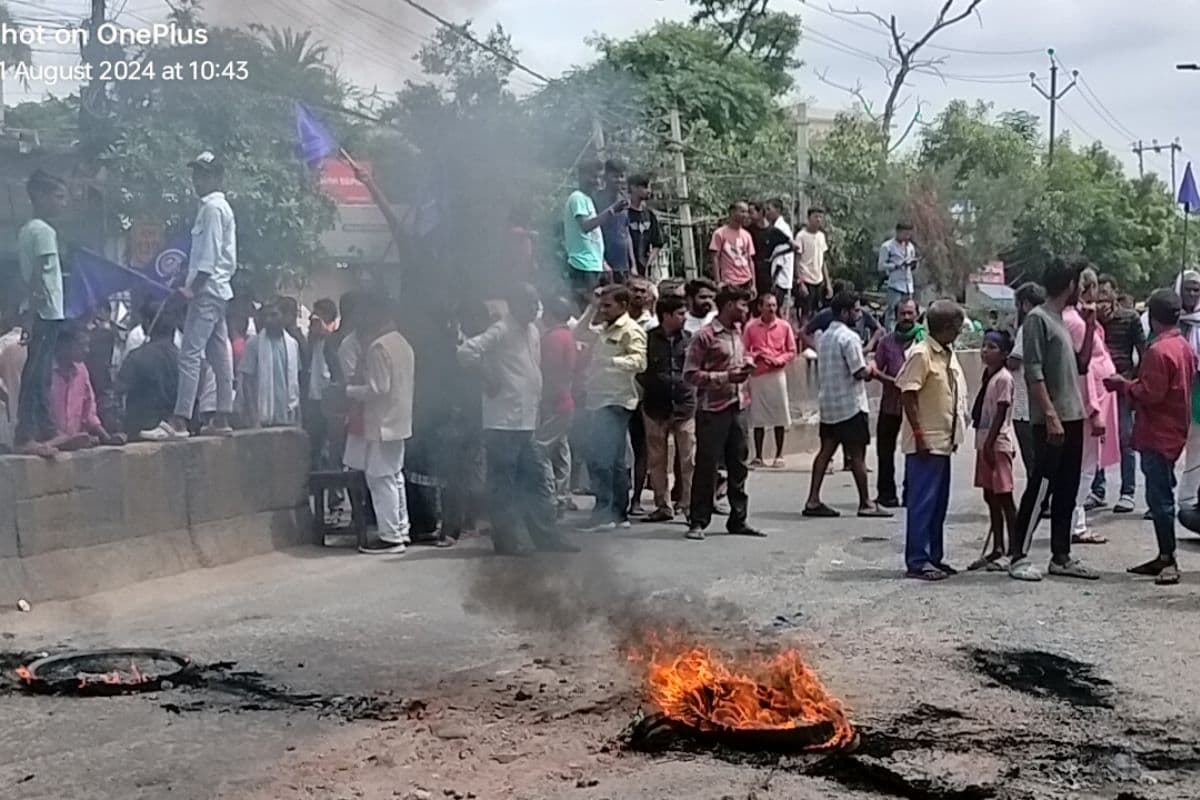 Bharat Bandh: भारत बंद का पटना में दिखा व्यापक असर, डाकबंगला चौराहा बना रणक्षेत्र, पुलिस वालों ने भारत बंद समर्थको पर किया लाठी चार्ज