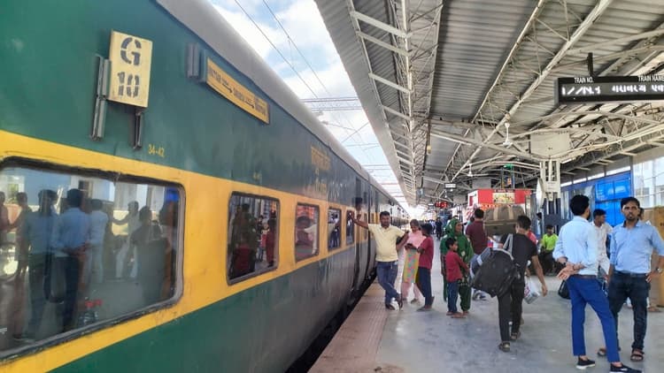 Saharsa News : आठ अगस्त से नये एलएचबी कोच के साथ चलेगी गरीब रथ सुपरफास्ट