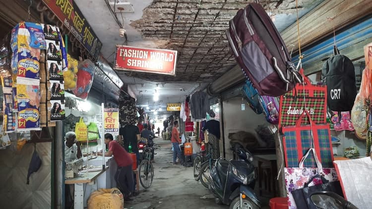 Purnia news : बहुमंजिला बाजार की जर्जर हालत देख दुकानदारों को दिया खाली करने का आदेश, मचा हड़कंप