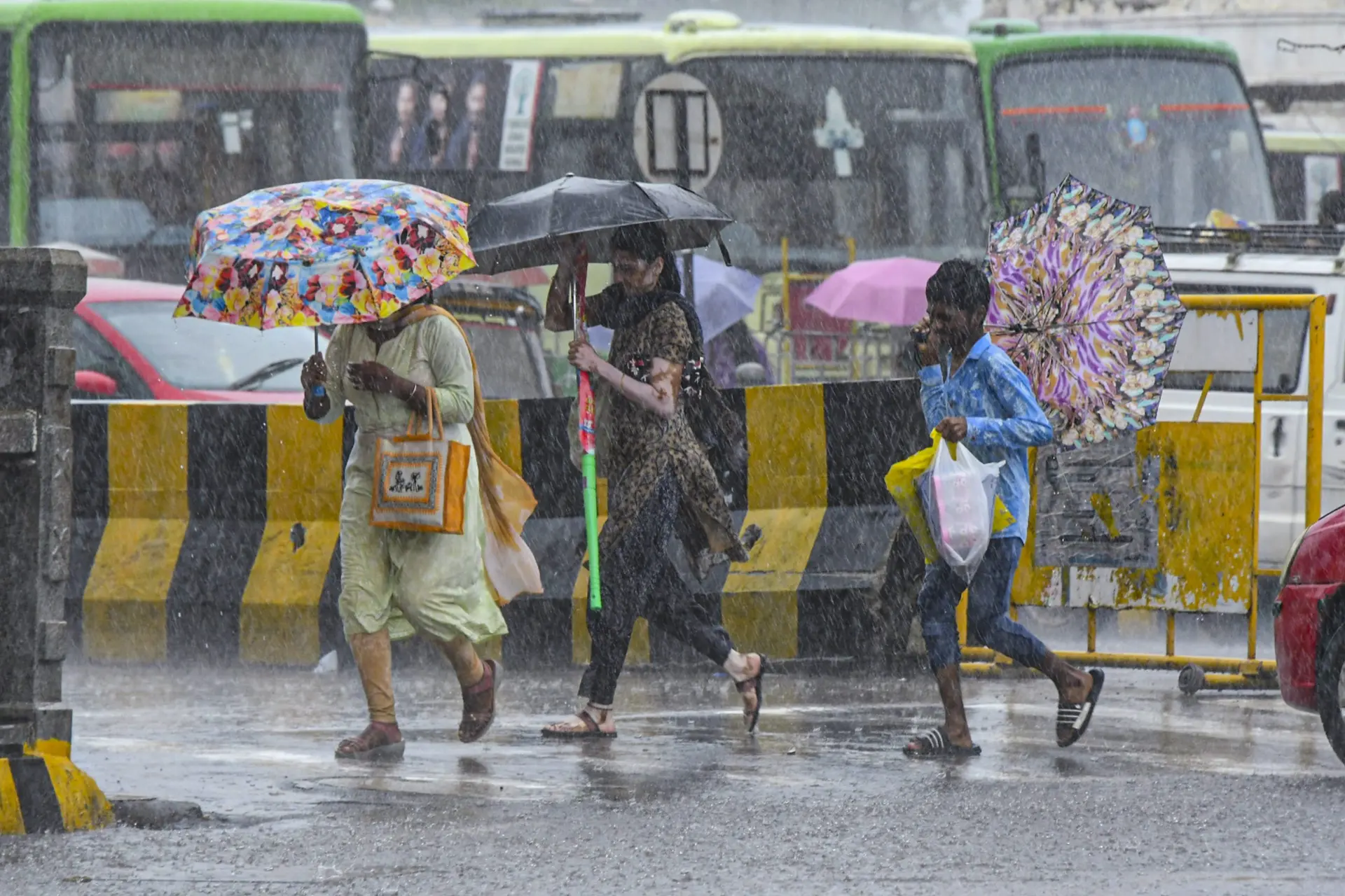 Bihar Weather: बिहार के इन पांच जिलों आज होगी भारी बारिश, जानें मौसम विभाग का लेटेस्ट अलर्ट