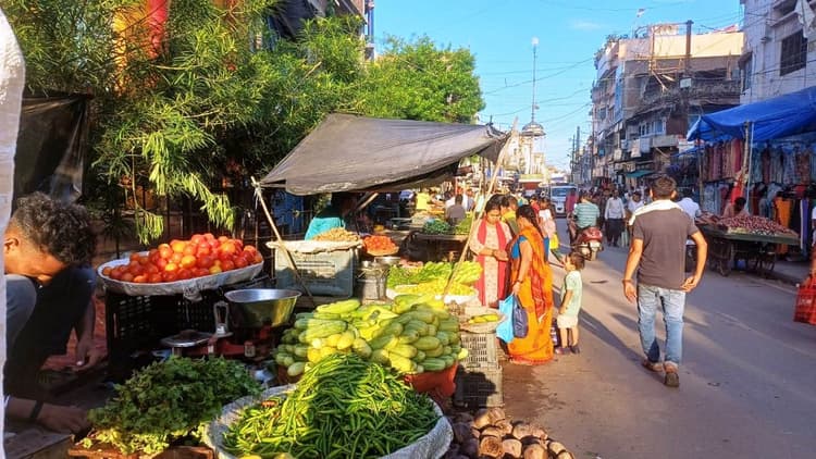 Munger news : निगम के पास नहीं है वेंडिंग जोन, फिर भी पीएम स्वनिधि के तहत वेंडरों में बंट गये 2.76 करोड़