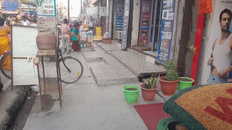 Munger news : मुंगेर शहर में एक नंबर ट्रैफिक से मुर्गियाचक तक 41.71 लाख से बनेगा फुटपाथ