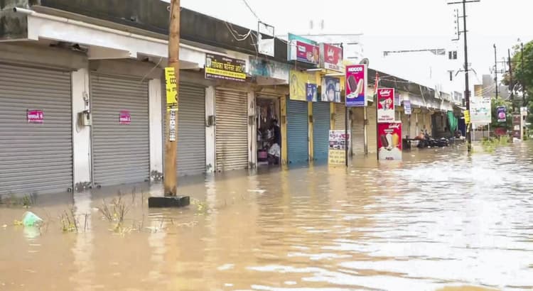 Weather Forecast: 31 अगस्त तक भारी बारिश के आसार, दिल्ली-यूपी में जमकर बरस रहे बदरा