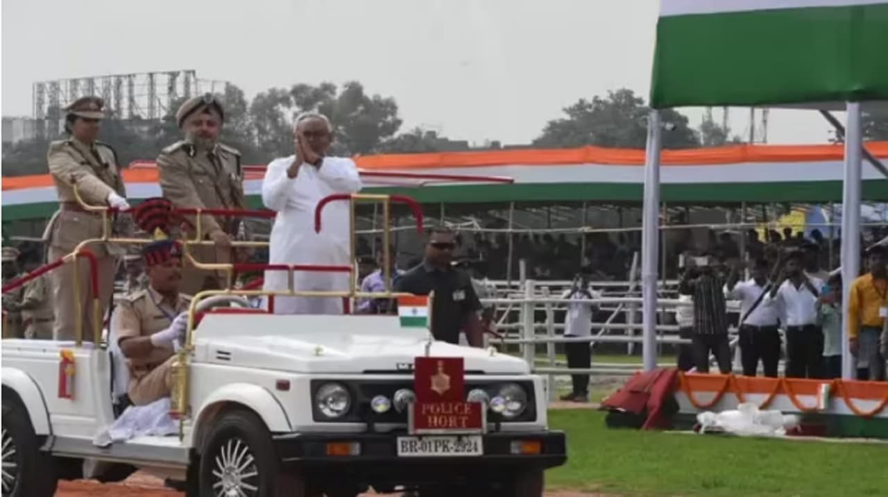 Independence Day : सीएम नीतीश कुमार का बड़ा एलान, अगले एक साल में 10 लाख युवाओं को देंगे रोजगार