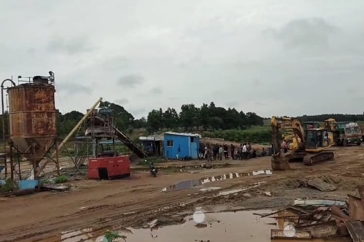 गुमला में उग्रवादियों का तांडव, बसिया-सिसई सड़क निर्माण के लिए बने कैंप पर किया हमला, कई कर्मियों को पीटा