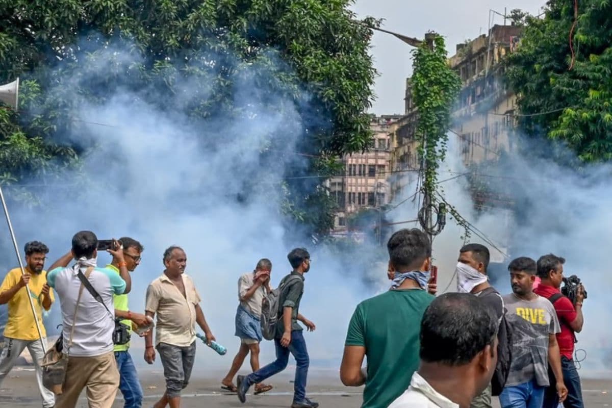 बंगाल बंद के दौरान भाजपा समर्थकों ने रोकीं ट्रेनें, पुलिस के साथ कई जगहों पर झड़प, भाटपाड़ा में फायरिंग व बमबाजी