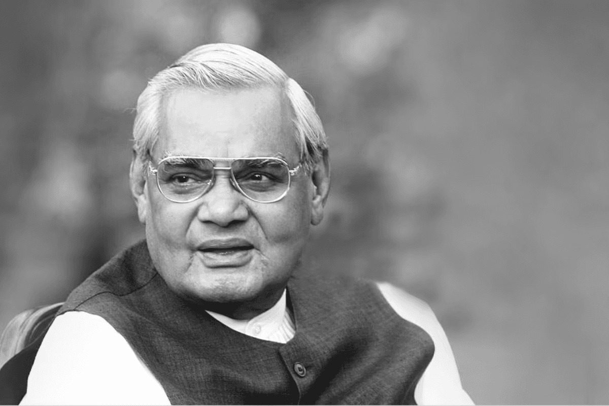 Atal Bihari Vajpayee Poem: ये है अटल बिहारी वाजपेयी की कालजयी रचना, आशा की लहर दौड़ जाती हैं इसे पढ़कर