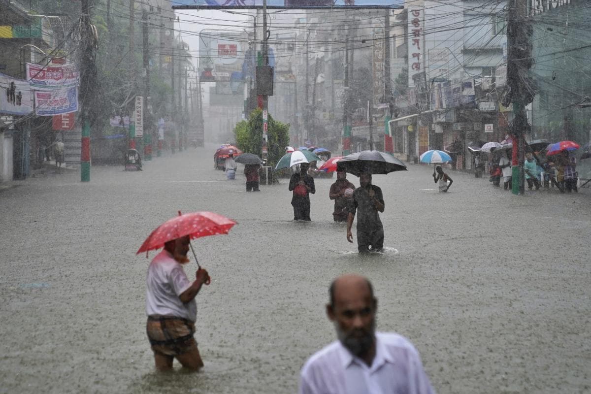 Bangladesh Flood : рдмрд╛рдврд╝ рдиреЗ рдЙрдбрд╝рд╛рдИ рдмрд╛рдВрдЧреНрд▓рд╛рджреЗрд╢ рд╕рд░рдХрд╛рд░ рдХреА рдиреАрдВрдж, рджрд┐рдП рдпреЗ 8 рдирд┐рд░реНрджреЗрд╢