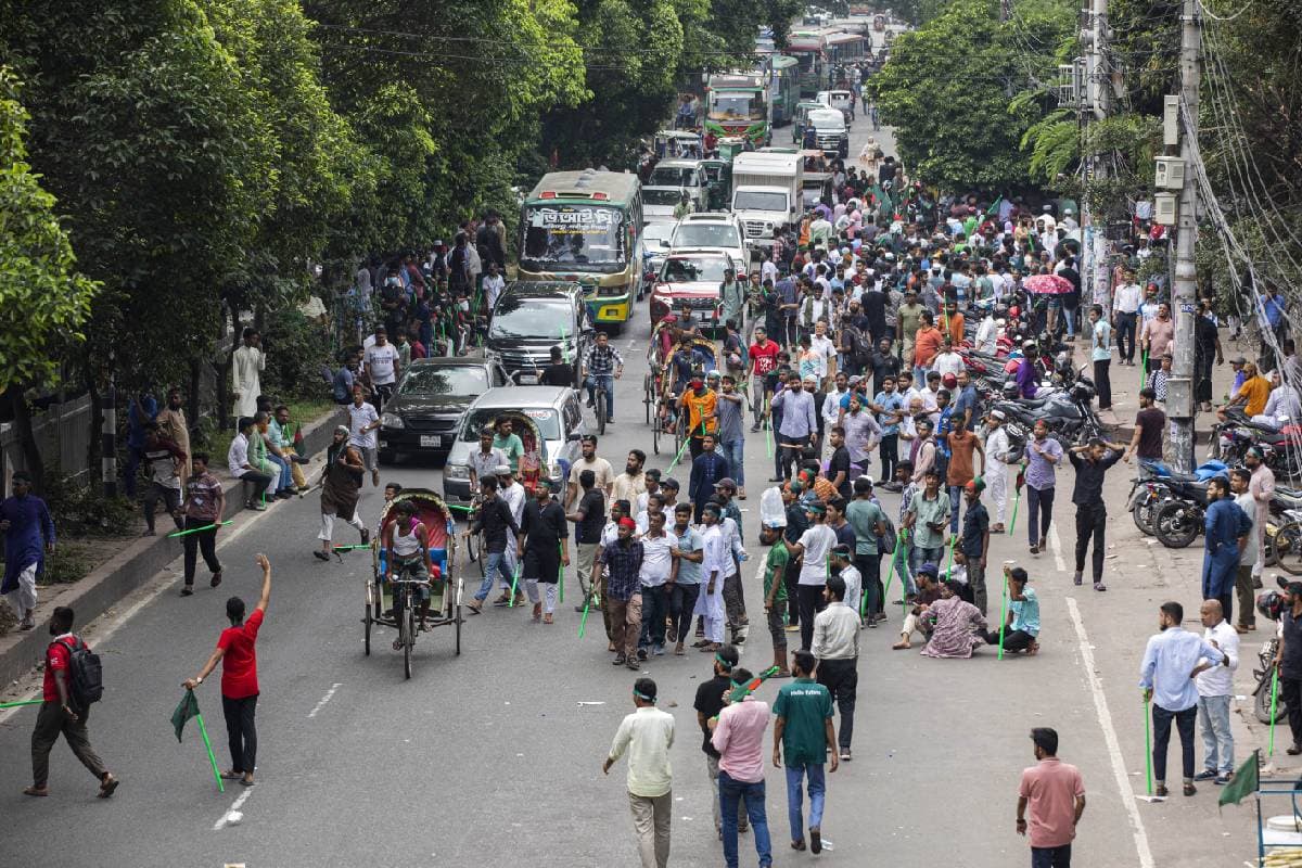 Bangladesh Violence: बांग्लादेश में सेना के जवानों पर होगी कार्रवाई