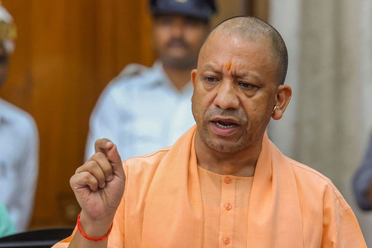 Uttar Pradesh News: ‘कुशीनगर में सूर्यास्त के बाद घर से बाहर निकलने से डरते थे लोग’, सीएम योगी ने SP पर बोला हमला
