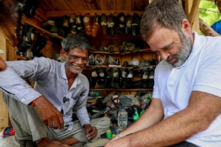 राहुल गांधी-मोची राम चेत की पार्टनरशिप, 10 लाख में बिकेगी राहुल की सिली चप्पल!