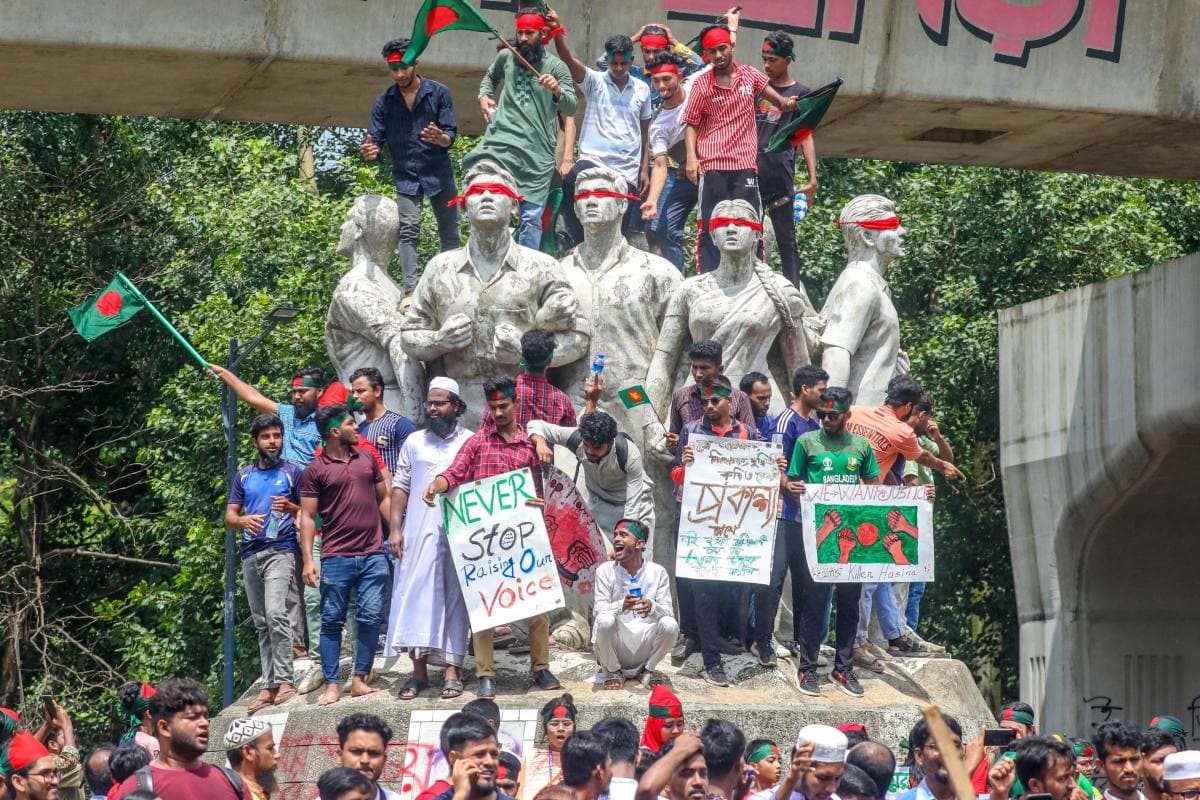 Bangladesh Hindu Population: рдмрд╛рдВрдЧреНрд▓рд╛рджреЗрд╢ рдореЗрдВ рд╣рд┐рдВрджреВ рдЦрддрд░реЗ рдореЗрдВ? рдордВрджрд┐рд░ рдХреНрд╖рддрд┐рдЧреНрд░рд╕реНрдд, рдЬрд╛рдиреЗрдВ рдХрд┐рддрдиреА рд╣реИ рдЖрдмрд╛рджреА