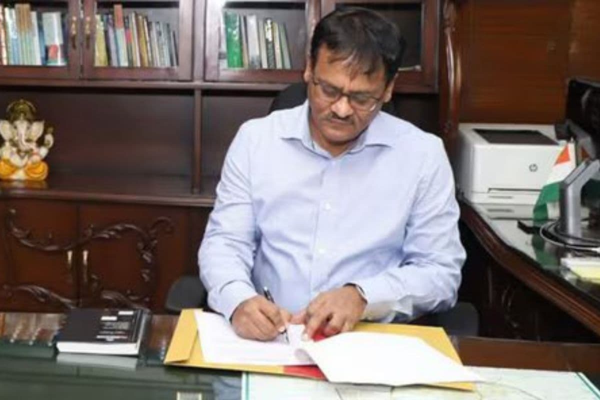 IAS Dharmendra: कौन हैं आईएएस धर्मेंद्र जिसे सरकार ने बनाया दिल्ली का नया मुख्य सचिव