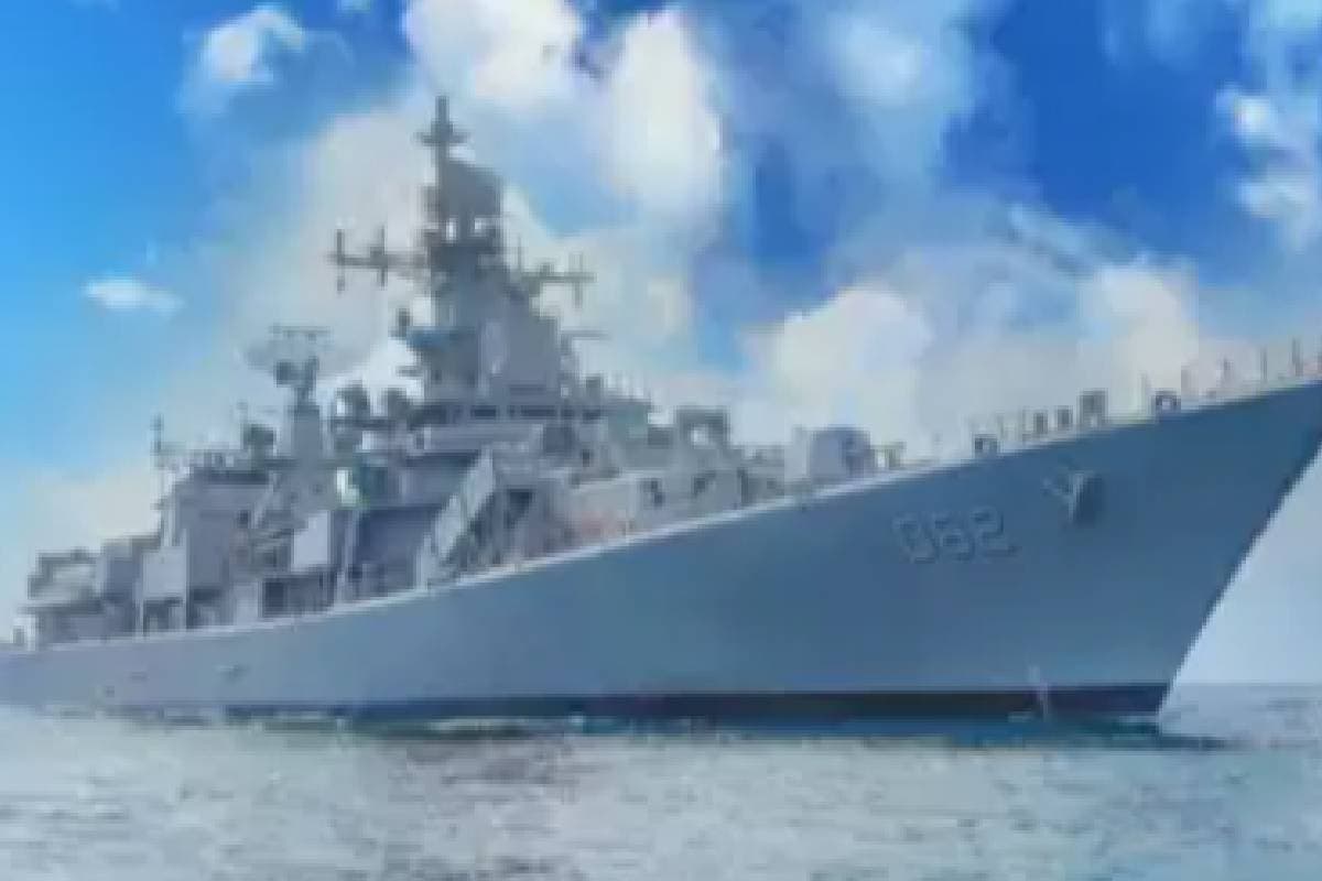 INS Mumbai : भारतीय नौसेना का युद्धपोत ‘मुंबई’ श्रीलंका की पहली यात्रा पर