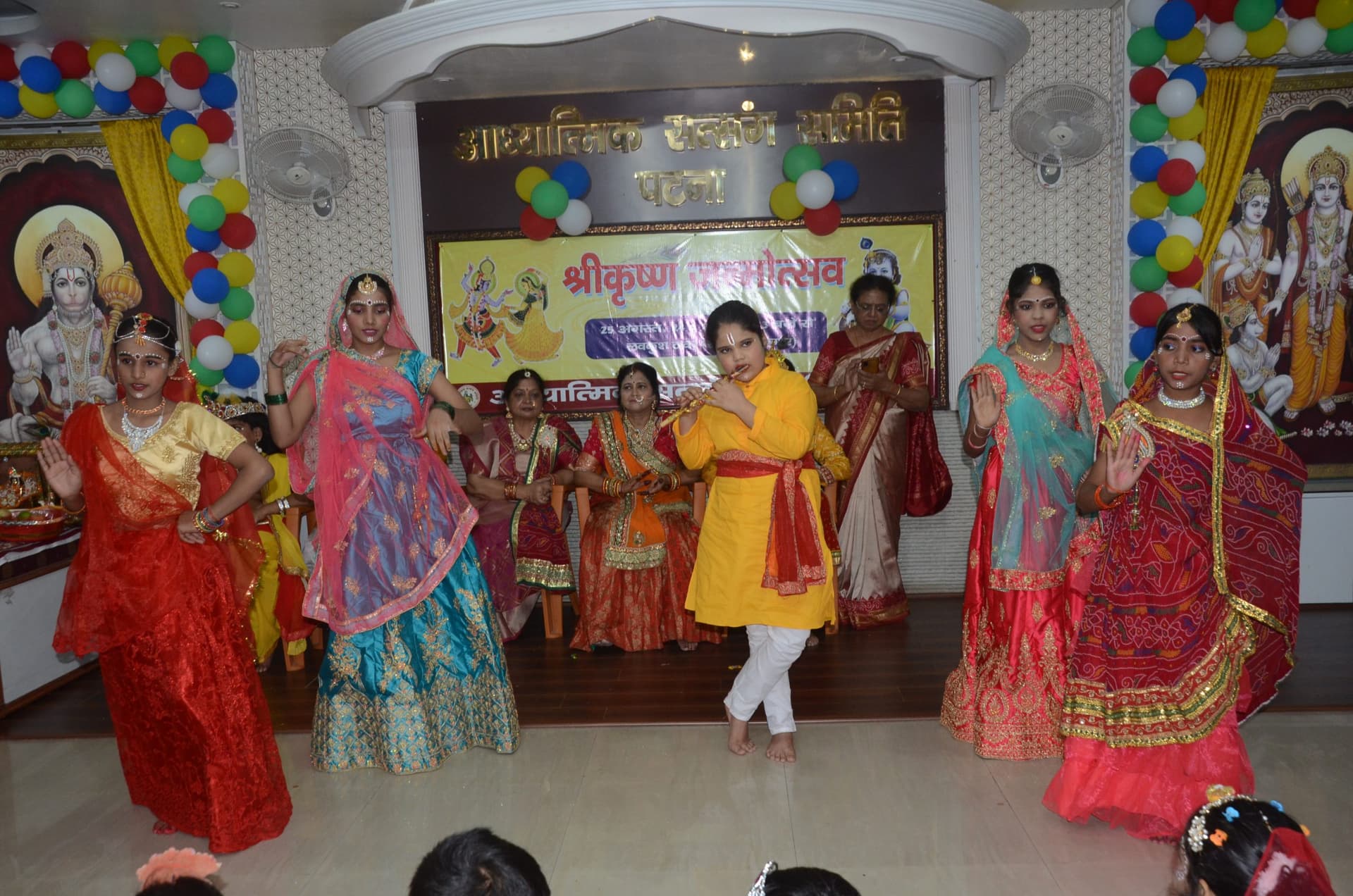 पटना में रात 12 बजे गूंजेगा 'नंद के घर आनंद भयो', इन मंदिरों में जन्माष्टमी को लेकर की गई खास तैयारियां