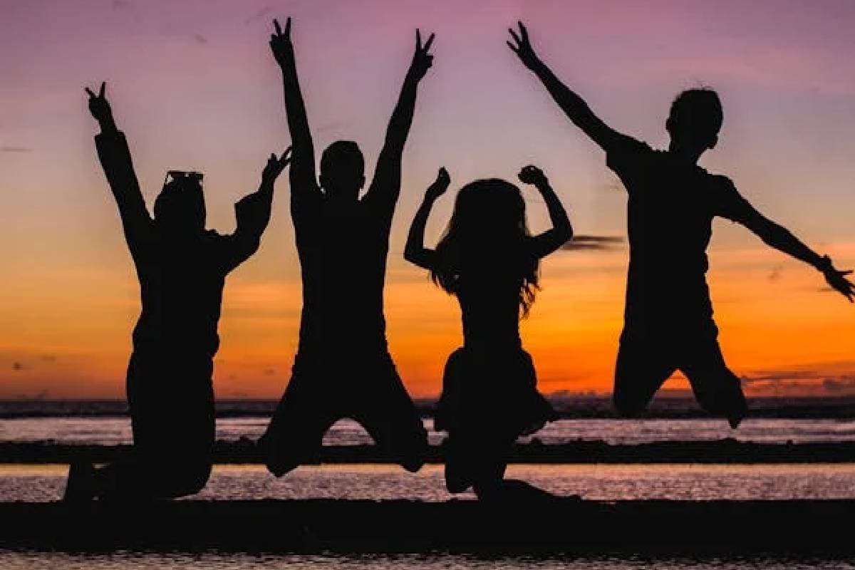 Friendship Day 2024: рдСрдлрд┐рд╕ рдореЗрдВ рдлреНрд░реЗрдВрдбрд╢рд┐рдк рдбреЗ рдордирд╛рдиреЗ рдХреЗ рдордЬреЗрджрд╛рд░ рдЖрдЗрдбрд┐рдпрд╛рдЬ