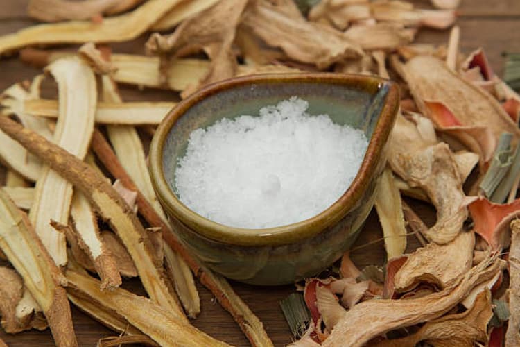 Negative Energy: कैसे पहचाने घर में है नकारात्मक ऊर्जा, इस उपाय से होगा समाधान