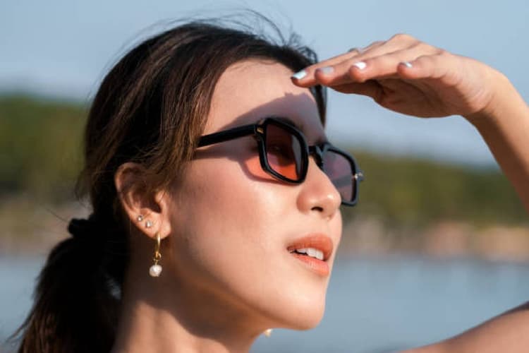 Skin Care Tips: धूप से आने पर चेहरा हो जाता है लाल, तो अपनाएं ये घरेलू टिप्स