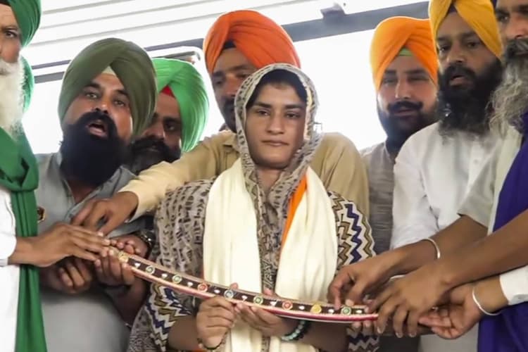 Farmers Protest: किसानों का साथ देने शंभू बॉर्डर पहुंचीं विनेश फोगाट, कहा- देखकर होता है दुख