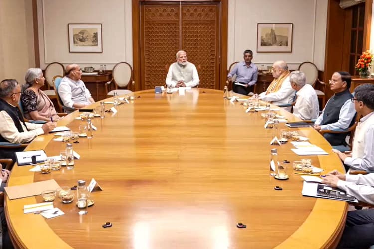 Bangladesh Violence: बांग्लादेश की स्थिति पर भारत की करीबी नजर, पीएम मोदी ने की उच्चस्तरीय बैठक