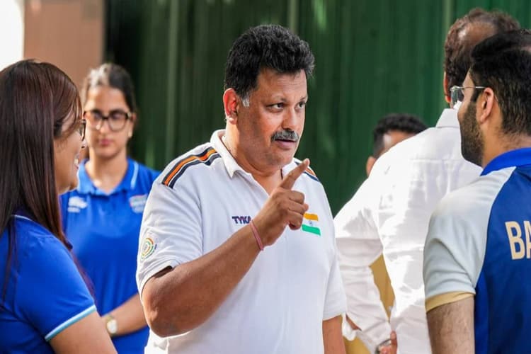 Paris olympics 2024: मनु भाकर के गुरु को मिला घर गिराने का नोटिस, जानें इसके पीछे की वजह