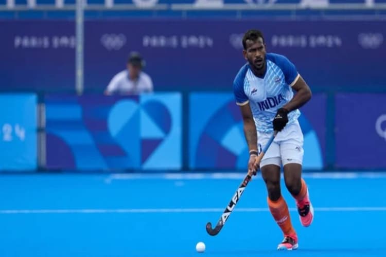सेमीफाइनल से पहले भारतीय हॉकी टीम को लगा बड़ा झटका, इस खिलाड़ी पर लगा बैन