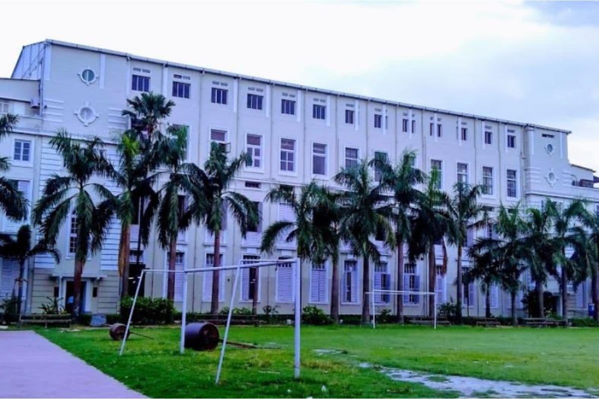 West Bengal : प्रेसिडेंसी विश्वविद्यालय के छात्रों ने 12 घंटे से अधिक समय तक किया कार्यवाहक कुलपति का घेराव