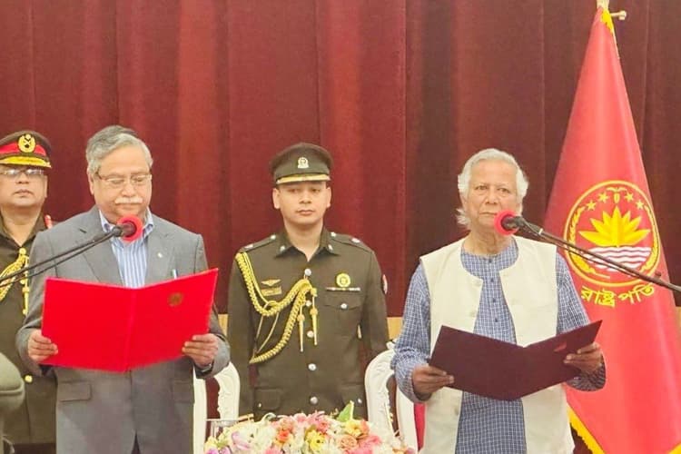 Bangladesh Crisis: मोहम्मद यूनुस ने अंतरिम सरकार के प्रमुख के रूप में शपथ ली, पीएम मोदी ने दी बधाई