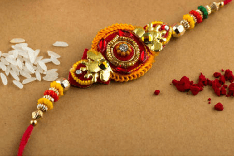 Raksha Bandhan 2025 : राखी और जनेऊ, क्या जानते हैं दो पवित्र सूत्रों के बीच का आध्यात्मिक अंतर?