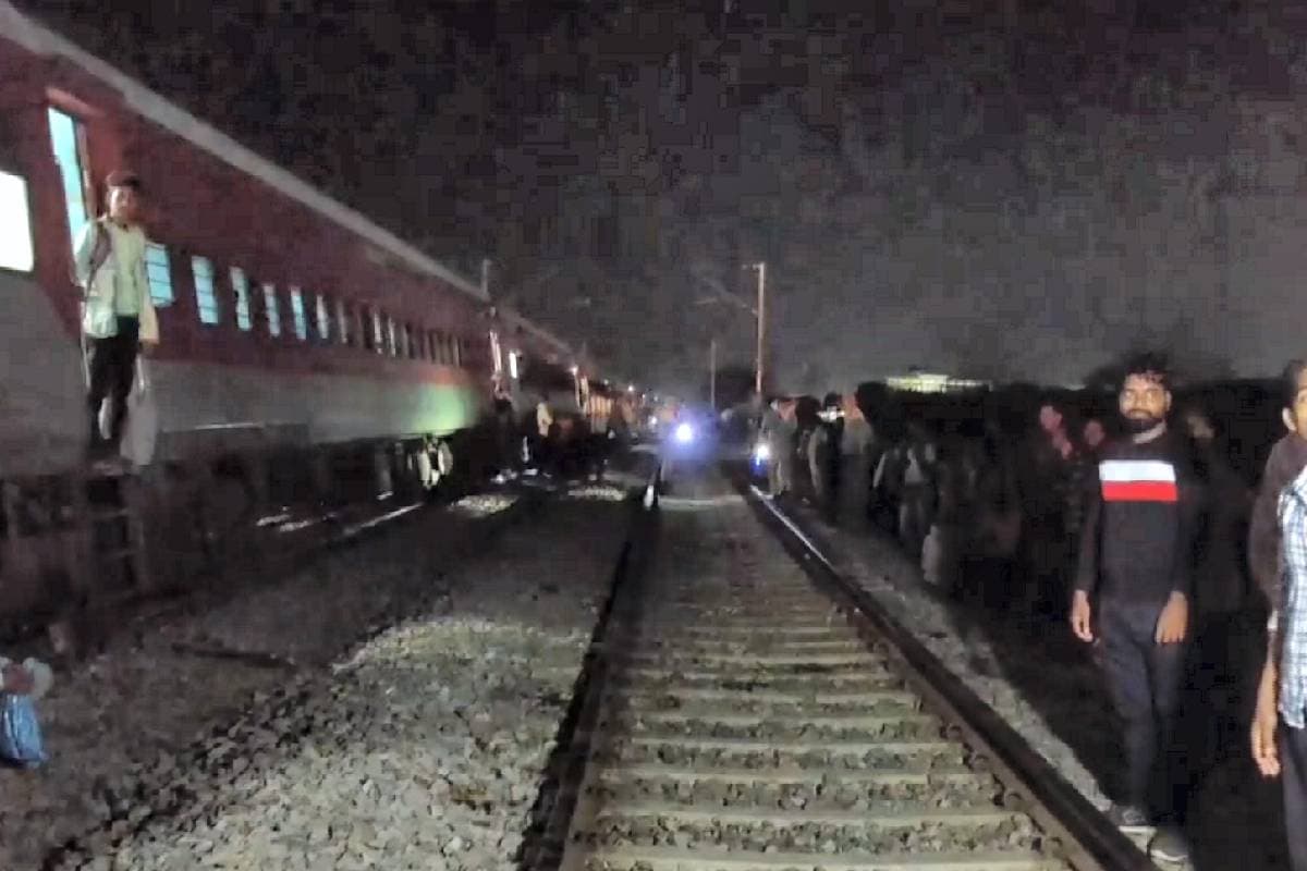 Sabarmati Express Derailed : आखिर कैसे पटरी से उतरी साबरमती एक्सप्रेस? हादसे के बाद तुरंत एक्टिव हुए रेल मंत्री