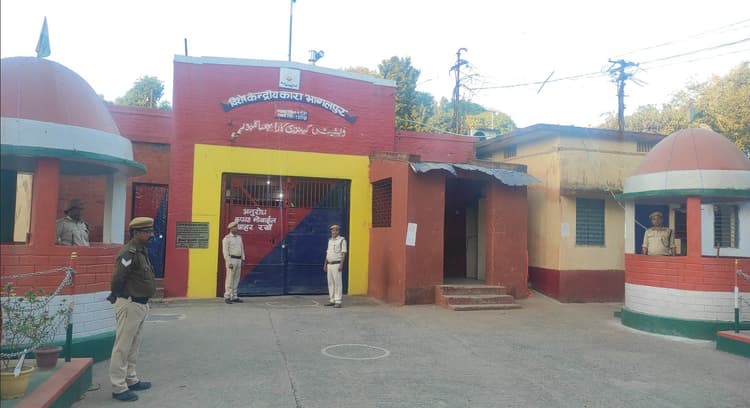 ब्वॉयफ्रेंड के सामने लूटी थी इज्जत, भागलपुर जेल में 54 कैदियों के बीच पीड़िता ने 6 बलात्कारियों को पहचाना