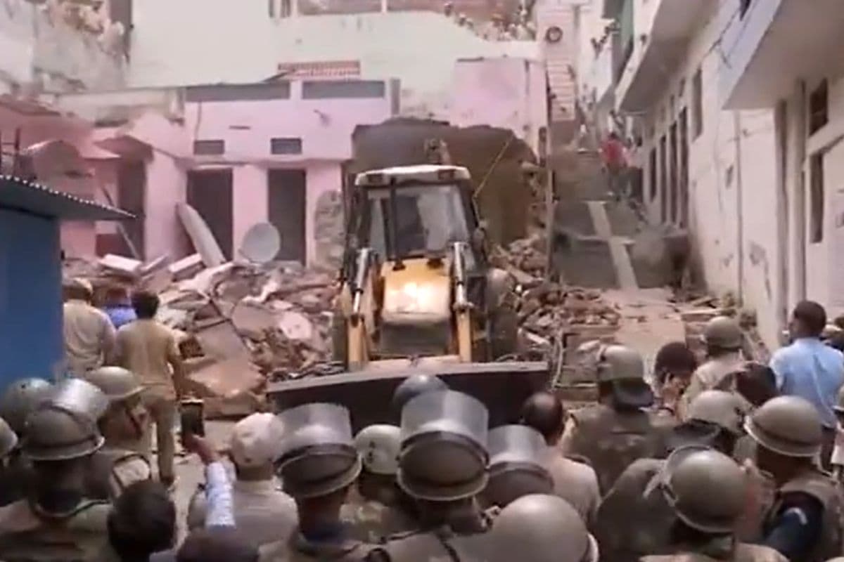 Udaipur Violence: उदयपुर चाकूबाजी घटना में प्रशासन ने लिया बड़ा एक्शन, आरोपी छात्र के घर पर चला बुलडोजर