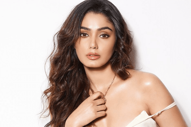 Bigg boss ott 3 winner: सना मकबूल बनीं बिग बॉस ओटीटी 3 की विजेता, फिनाले की हाइलाइट्स