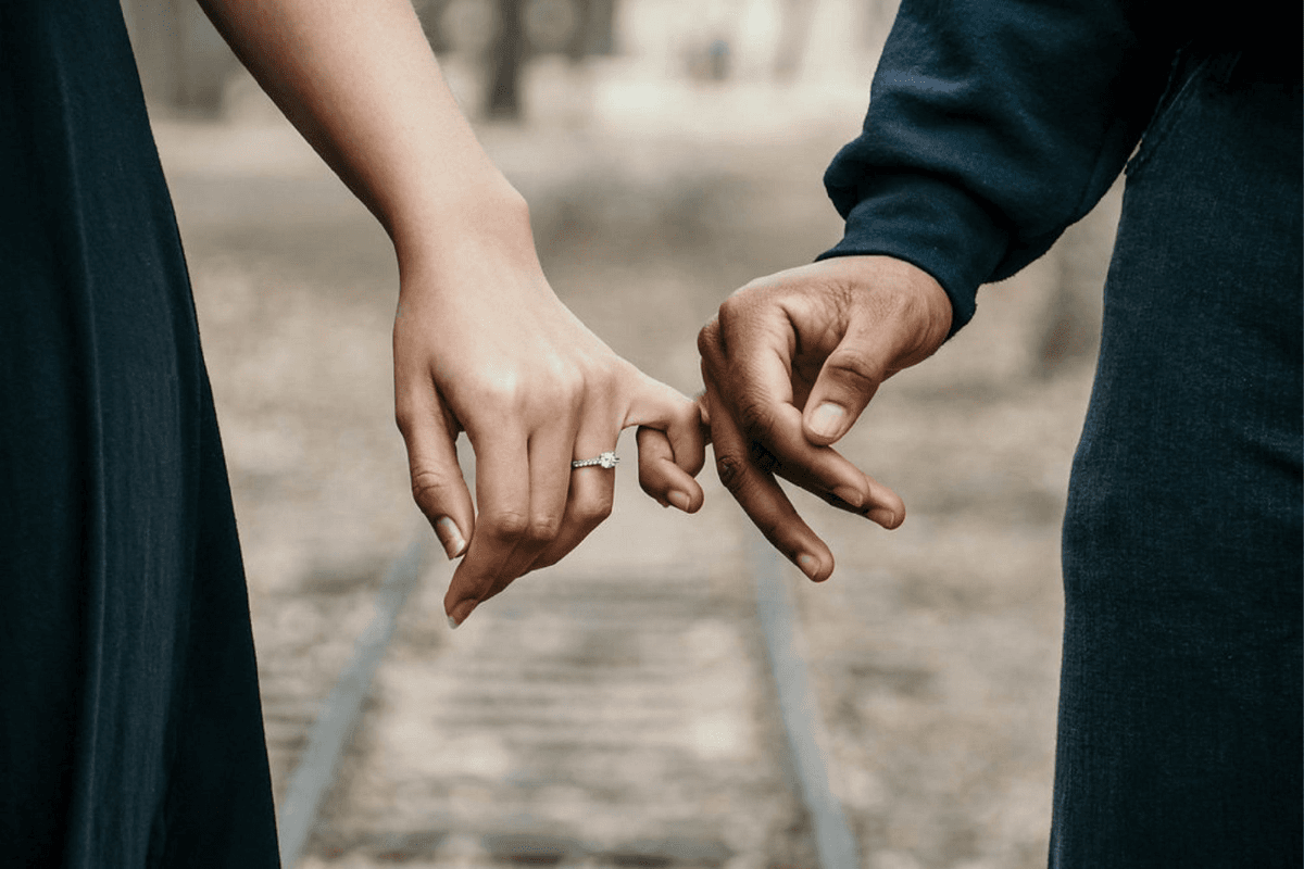 Relationship Tips: रिश्ते को मजबूत बनाने के लिए पार्टनर को इन 5 तरीकों से खास महसूस कराएं Relationship Tips: रिश्ते को मजबूत बनाने के लिए पार्टनर को इन 5 तरीकों से खास महसूस कराएं