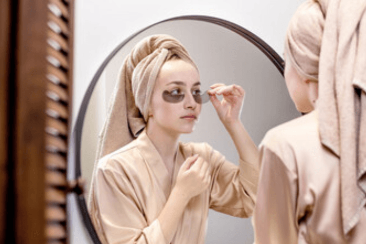 Remedies For Dark Circles: आंखों के नीचे के डार्क सर्कल्स को कम करने के आसान उपाय