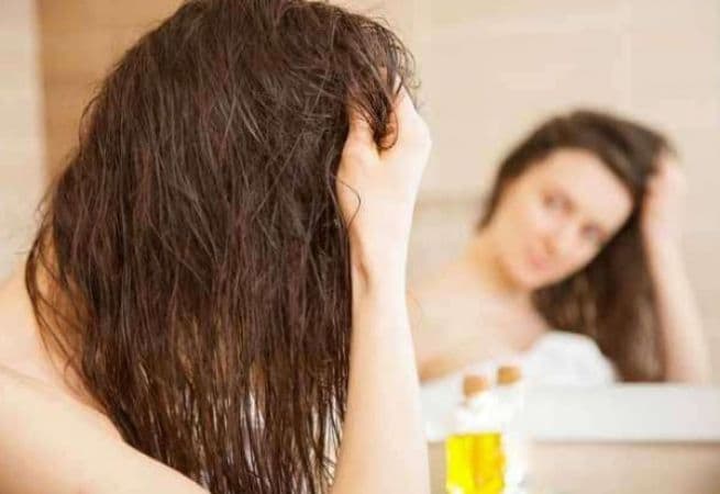 Hair Care Tips : आज से ही बंद कर दें रात में गीले बालों के साथ सोना, हो सकते है हेयर डेमेज, आप भी जानें