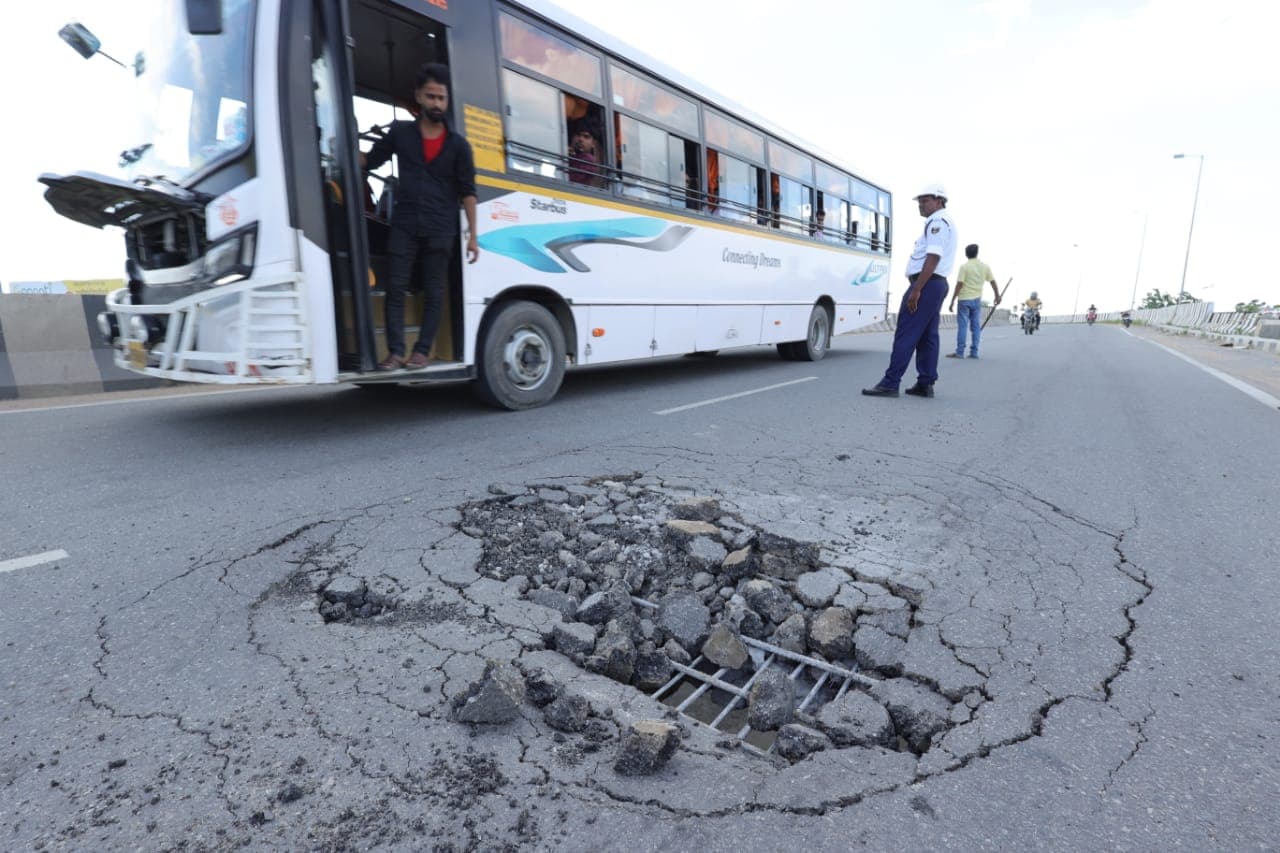 हाजीपुर में उद्घाटन से पहले टूटा पुल, राजद नेता ने सरकार पर किया तीखा हमला