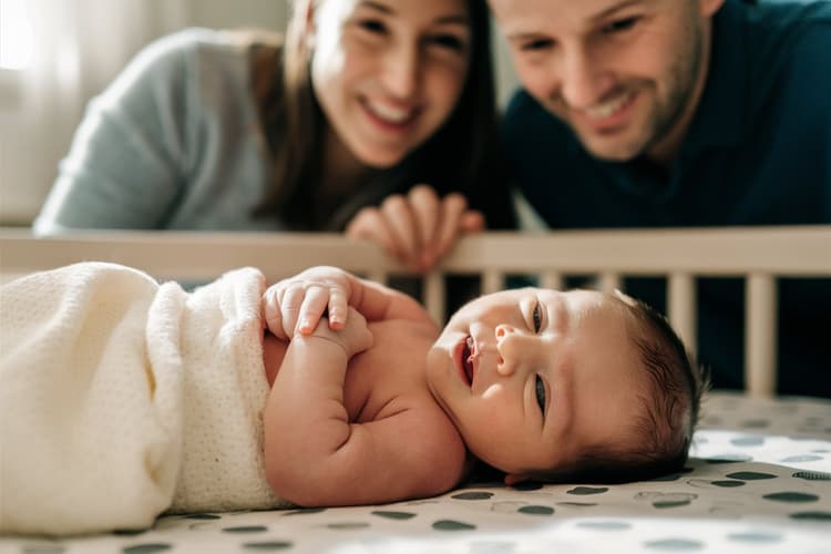 Baby Care : न्यू बॉर्न बेबीस को कैसे रखें खुश जानिए ये 5 आसान टिप्स